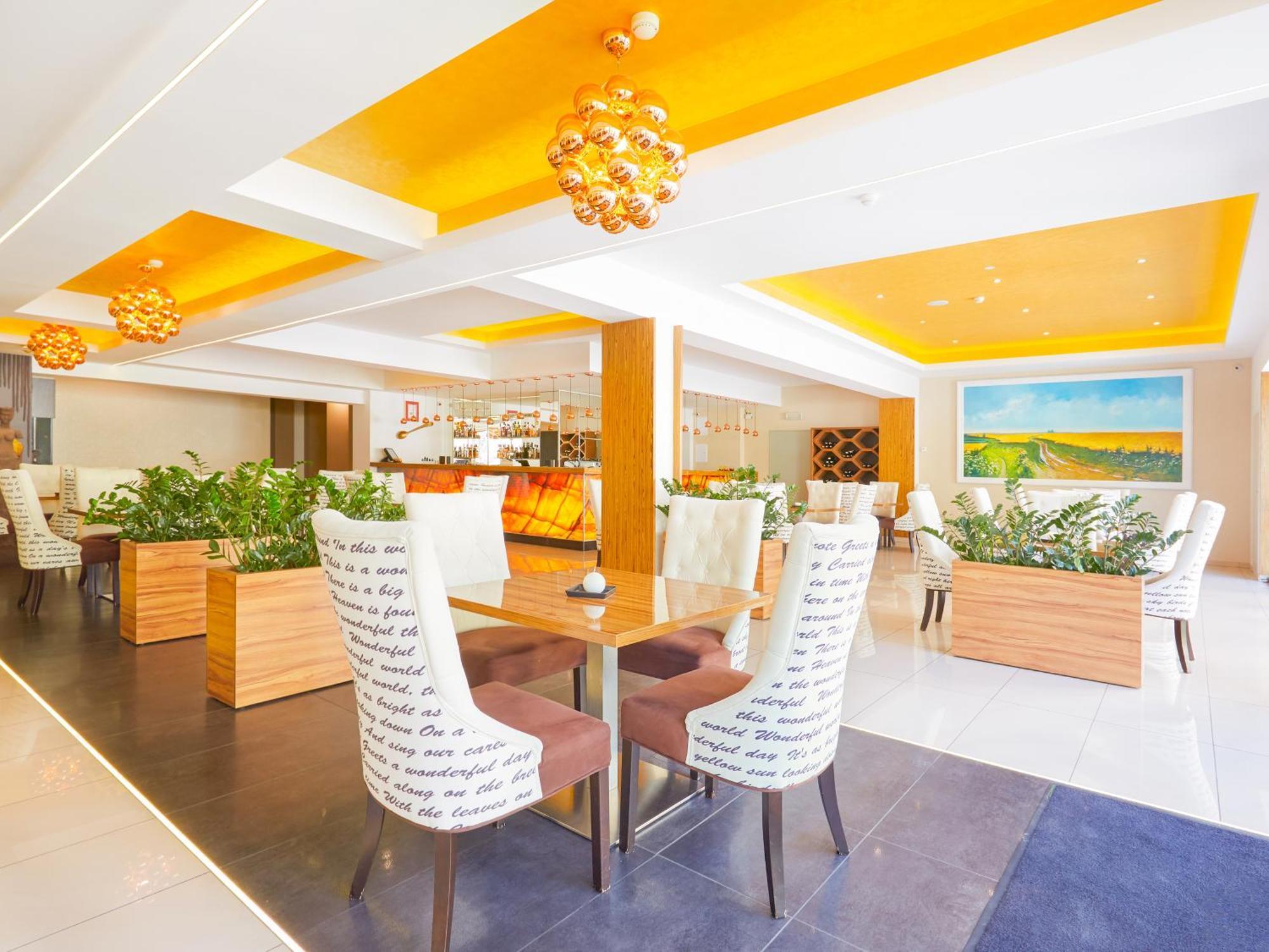 Hotel Senator Konferencje & Spa Starachowice Extérieur photo