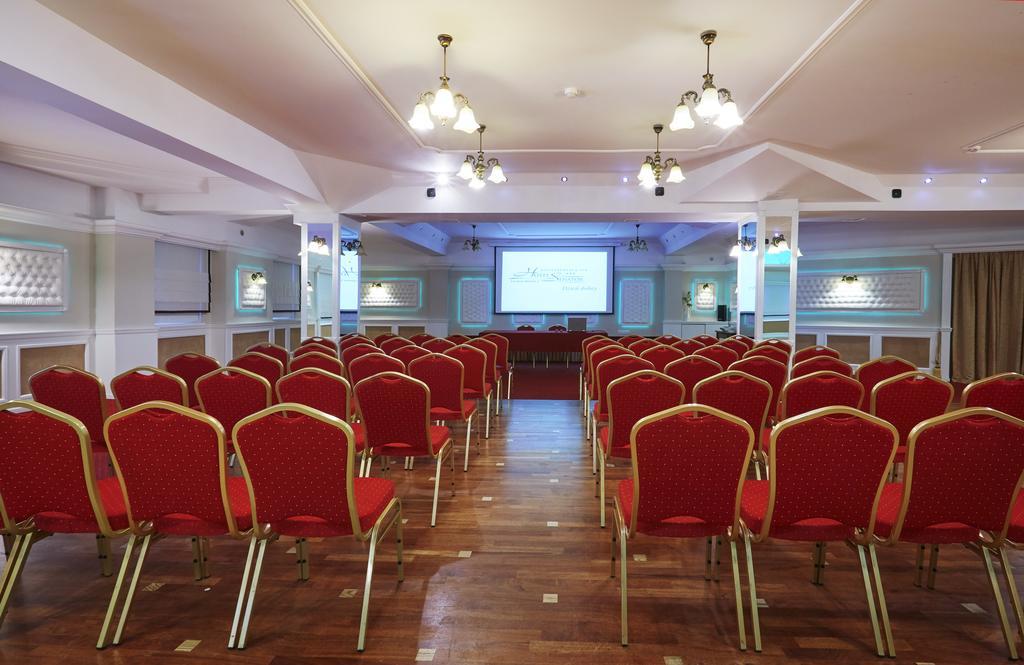 Hotel Senator Konferencje & Spa Starachowice Extérieur photo