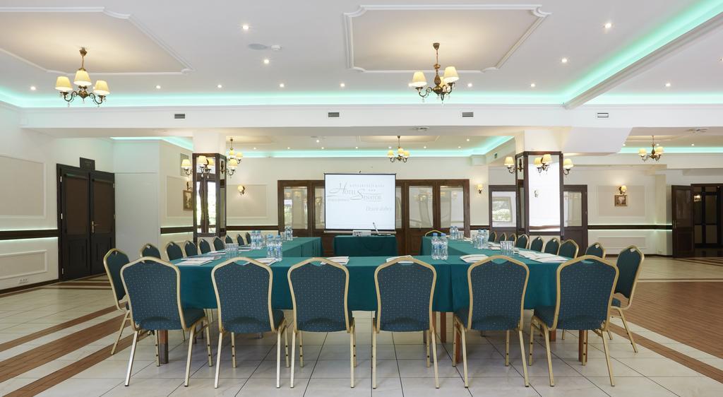 Hotel Senator Konferencje & Spa Starachowice Extérieur photo